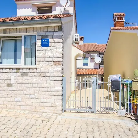 A4 Goga 1 Two Bedroom Near The And The Sea Apartment Poreč